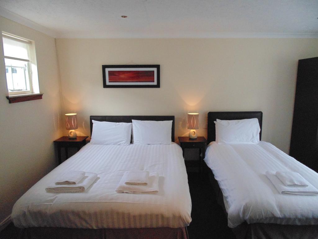 Cedar Inn Edinburgh Ngoại thất bức ảnh