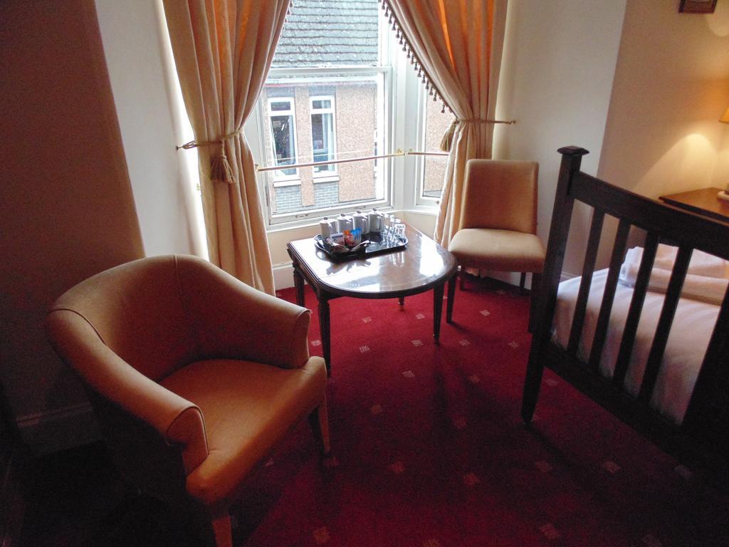 Cedar Inn Edinburgh Ngoại thất bức ảnh