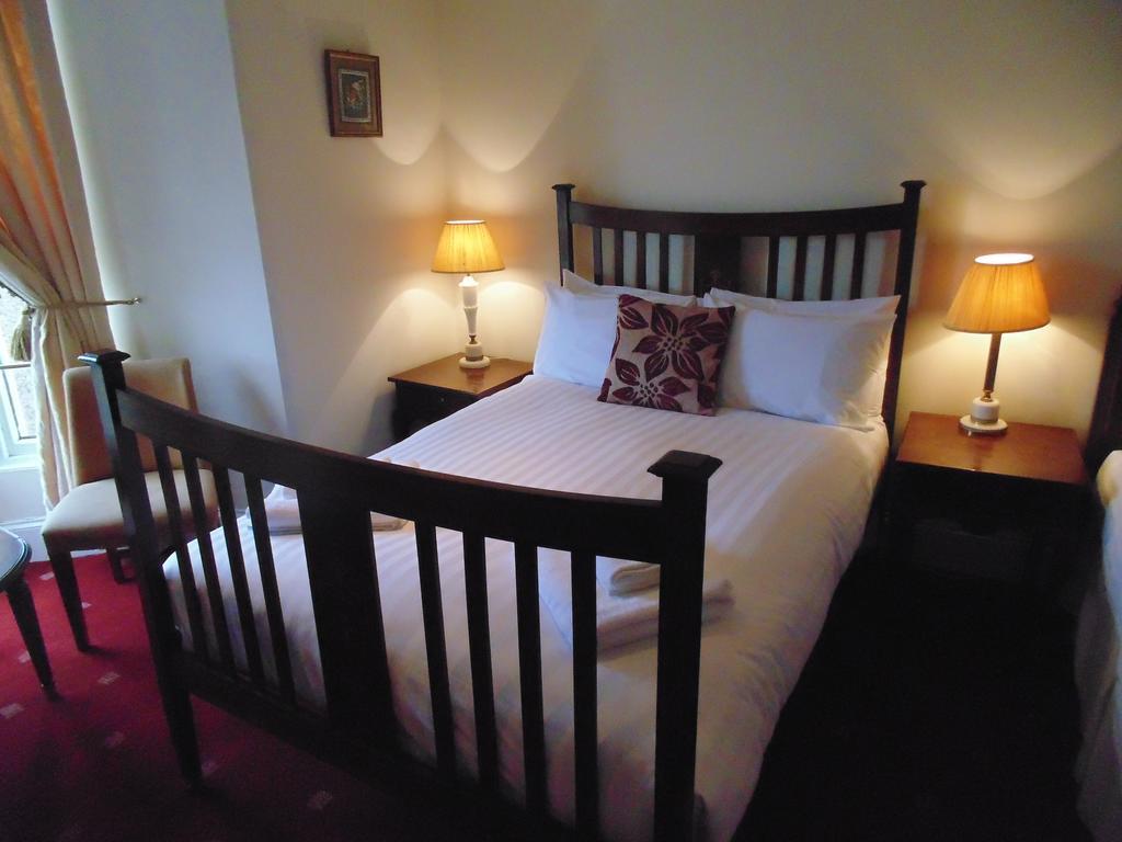 Cedar Inn Edinburgh Ngoại thất bức ảnh