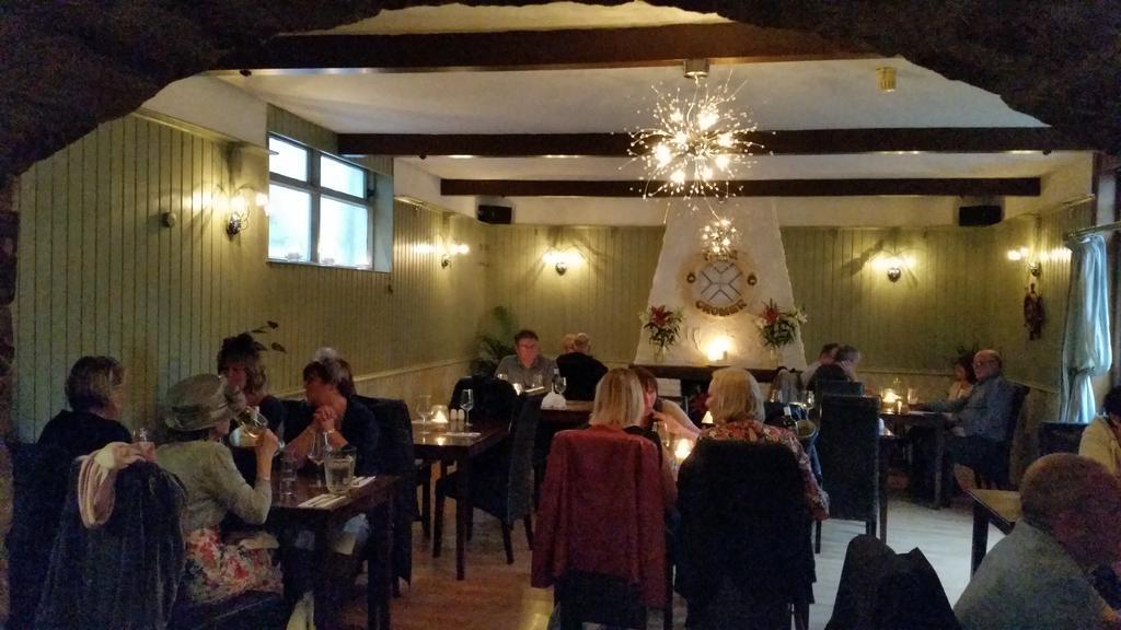 Cedar Inn Edinburgh Ngoại thất bức ảnh