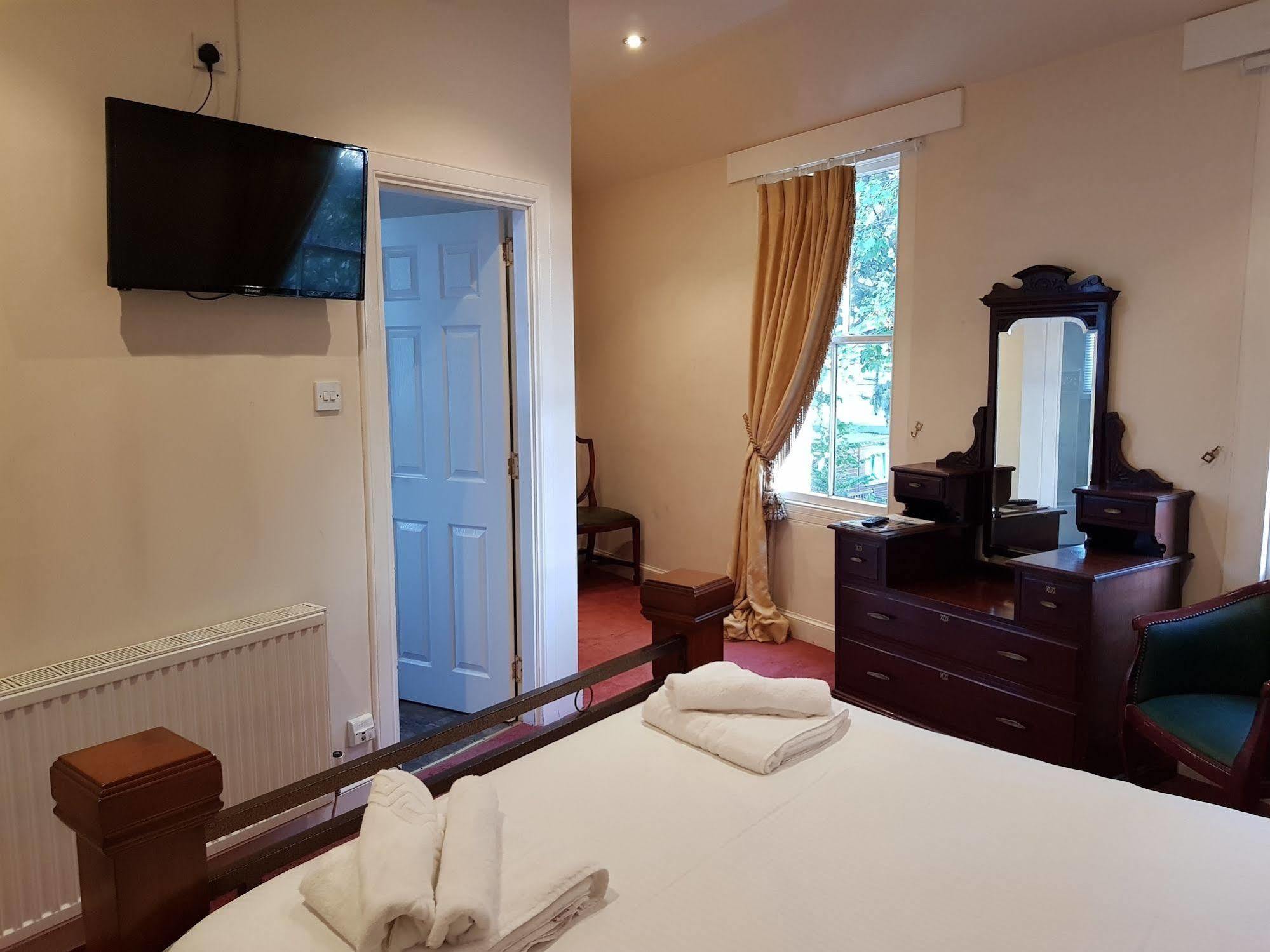 Cedar Inn Edinburgh Ngoại thất bức ảnh