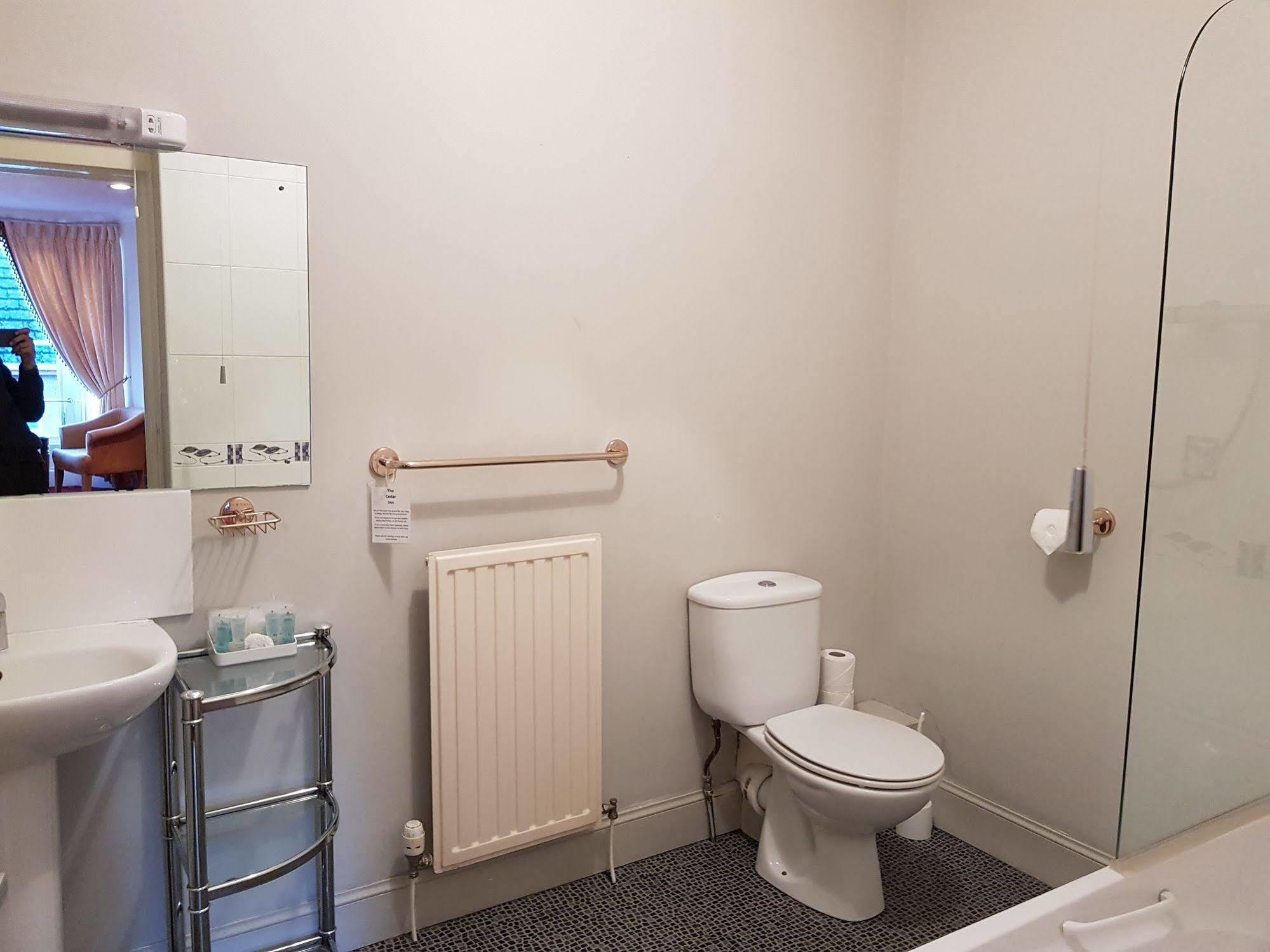 Cedar Inn Edinburgh Ngoại thất bức ảnh