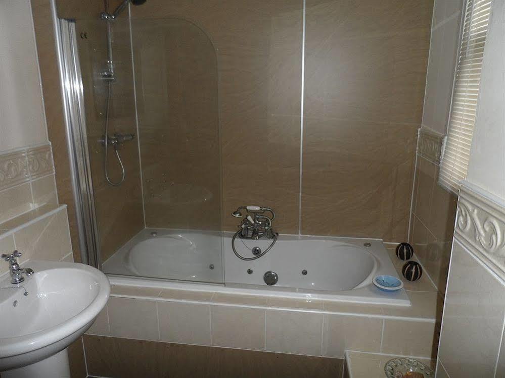 Cedar Inn Edinburgh Ngoại thất bức ảnh