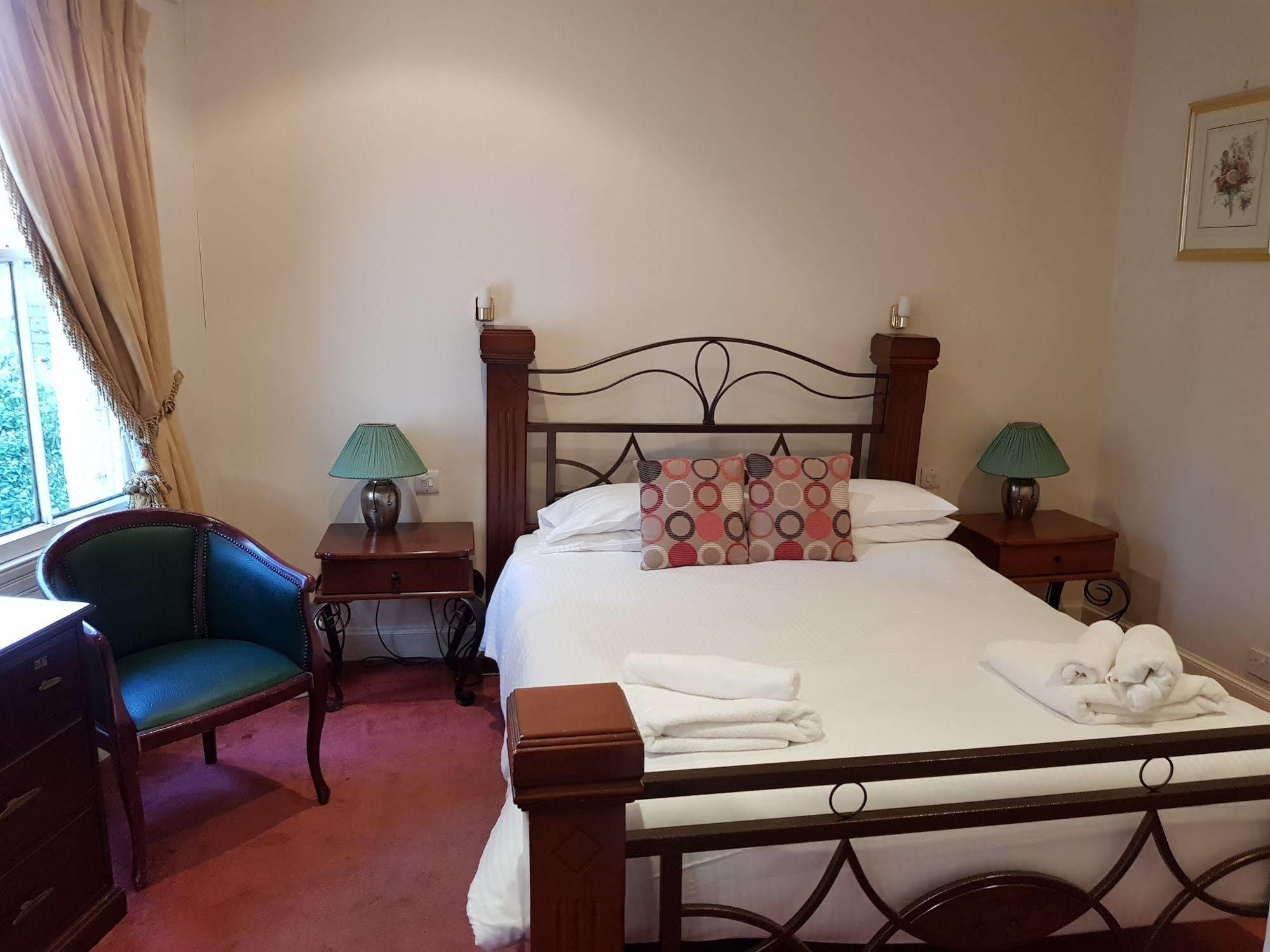 Cedar Inn Edinburgh Ngoại thất bức ảnh