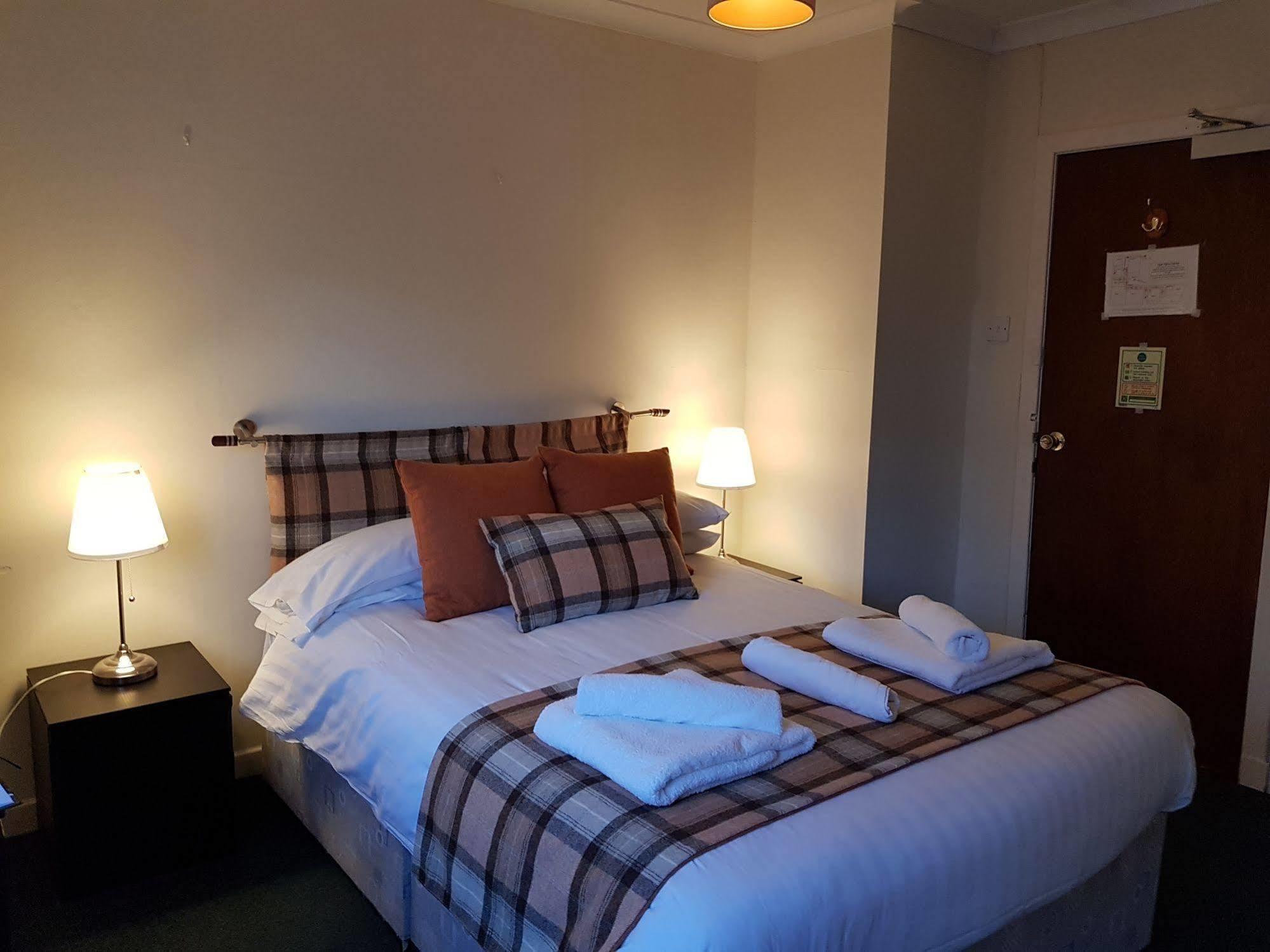 Cedar Inn Edinburgh Ngoại thất bức ảnh